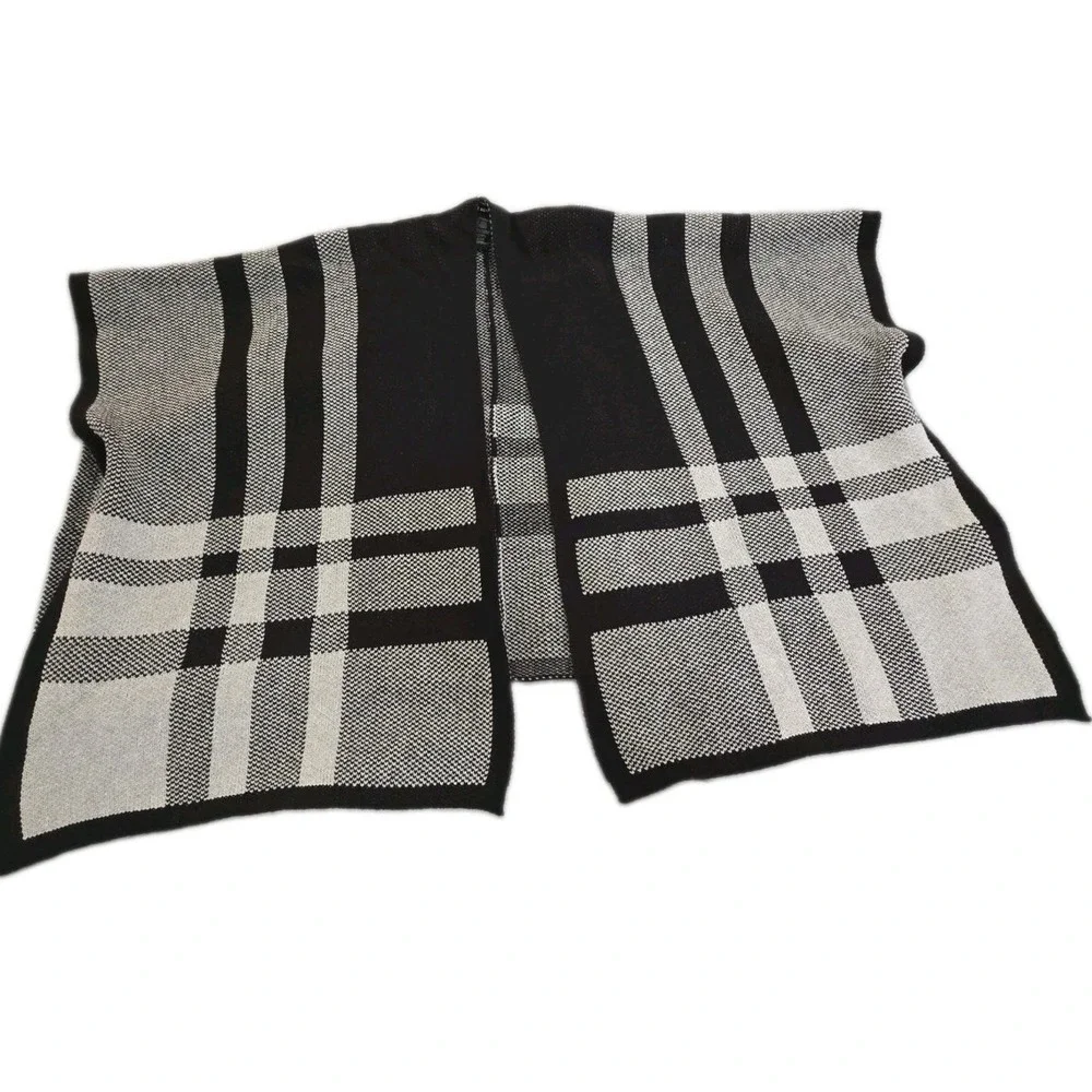 Ike Behar Knit Cape Ruana Black Cream Geometric Open Front Poncho Wrap One Size